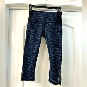 Lululemon Free Runner Crop Legging. Size 4